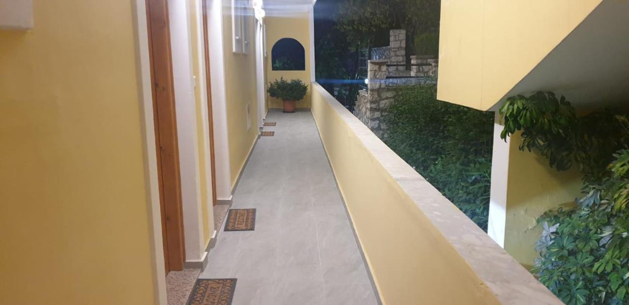 Apart-Hotel Llazari Himare Exterior photo
