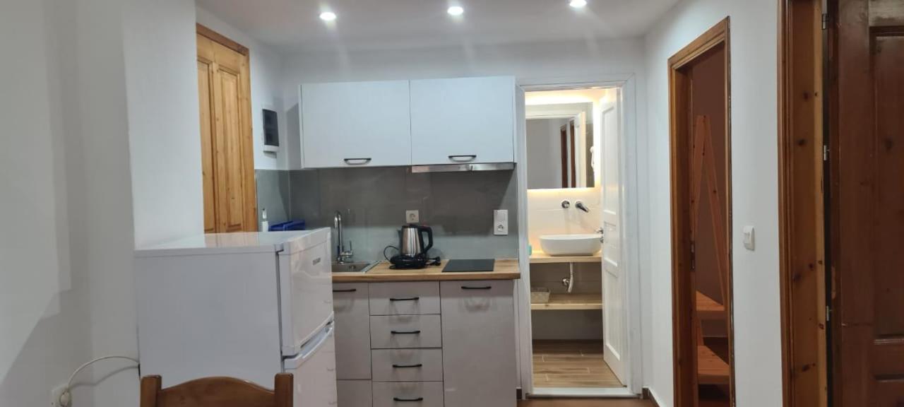 Apart-Hotel Llazari Himare Room photo