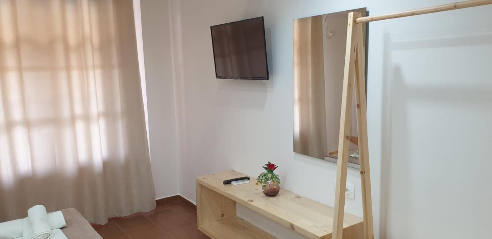 Apart-Hotel Llazari Himare Room photo