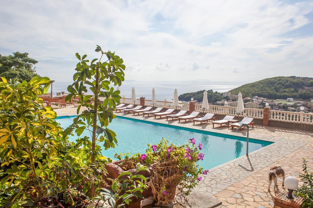 Apart-Hotel Llazari Himare Exterior photo